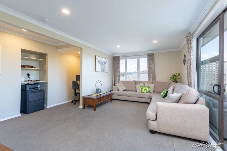 Photo of property in 11 Penguin Grove, Waitangirua, Porirua, 5024
