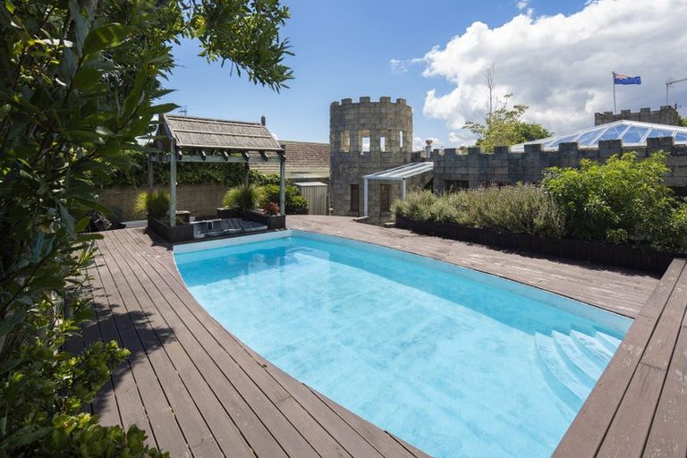 Photo of property in 25 Prince Regent Drive, Half Moon Bay, Auckland, 2012