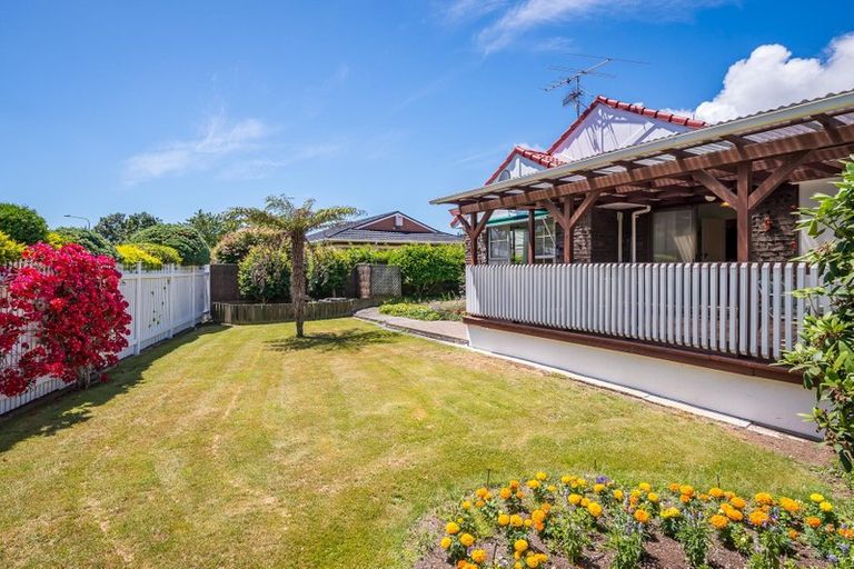 Photo of property in 16 Richmond Avenue, Waikanae, 5036