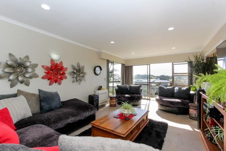 Photo of property in 14 Bronte Place, Whalers Gate, New Plymouth, 4310