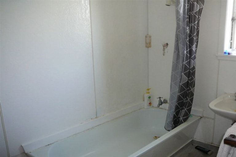 Photo of property in 24 Porritt Street, Paeroa, 3600