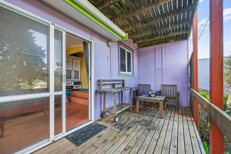Photo of property in 63 Sea View Road, Baylys Beach, 0377