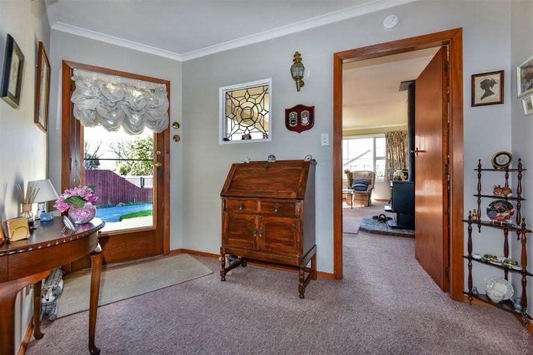 Photo of property in 6 Monteath Place, Redwood, Christchurch, 8051