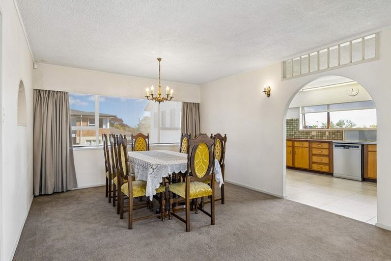 Photo of property in 33 Prince Regent Drive, Half Moon Bay, Auckland, 2012