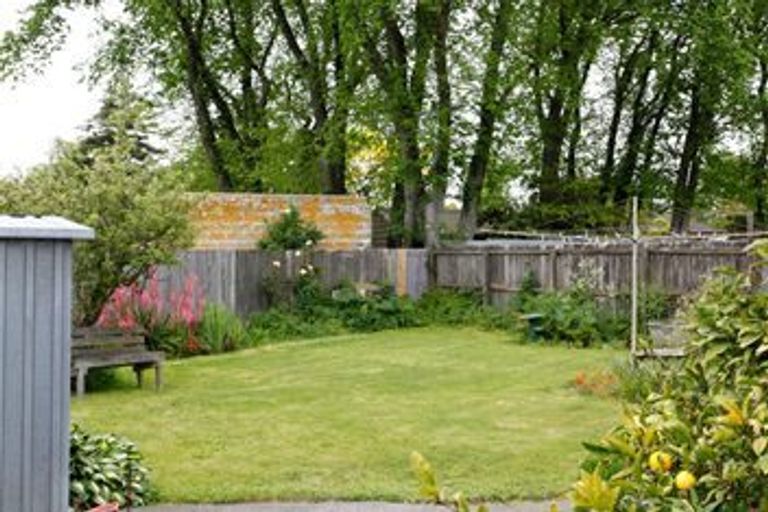 Photo of property in 11 Curletts Road, Sockburn, Christchurch, 8042