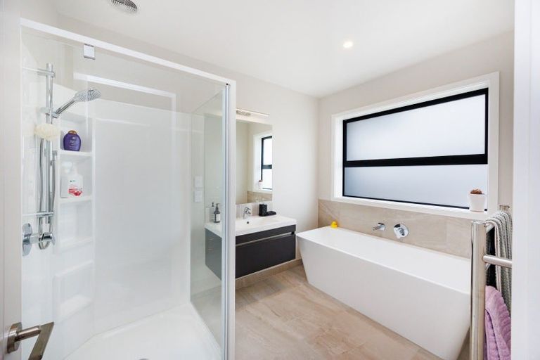 Photo of property in 27 Coutts Way, Fitzherbert, Palmerston North, 4410