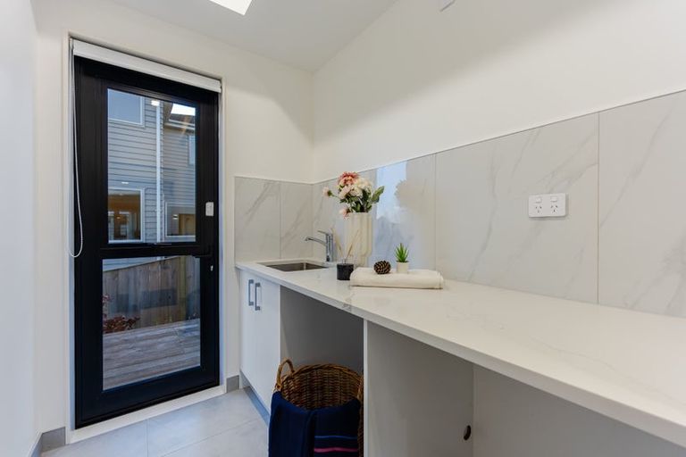 Photo of property in 39 Davey Crescent, Orewa, 0931