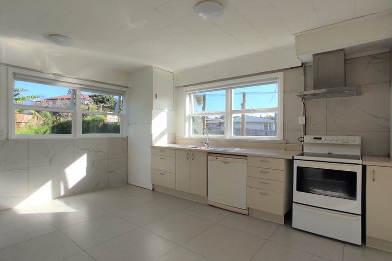 Photo of property in 34 Kohekohe Street, New Lynn, Auckland, 0600