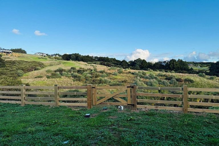 Photo of property in 3 Otaota Way, Flat Bush, Auckland, 2019