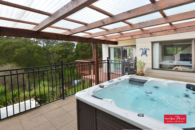 Photo of property in 307 Whananaki North Road, Opuawhanga, Hikurangi, 0181