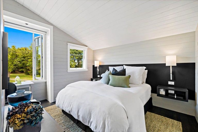 Photo of property in 20 Seabreeze Road, Narrow Neck, Auckland, 0624