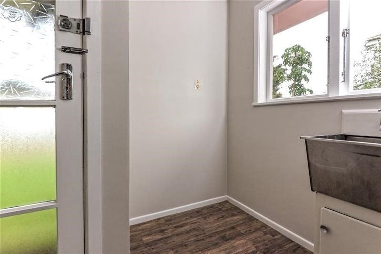 Photo of property in 3 Taupo Street, Green Bay, Auckland, 0604