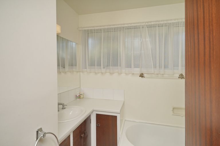 Photo of property in 2/9 Larkhill Place, Russley, Christchurch, 8042