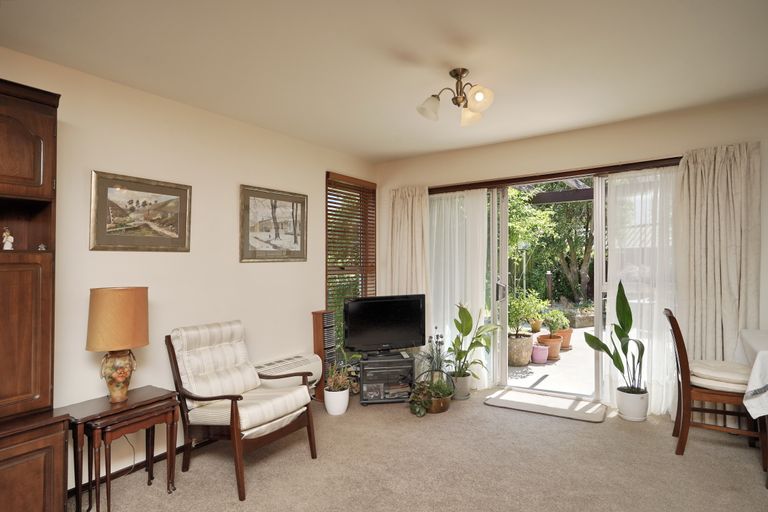 Photo of property in 2/9 Larkhill Place, Russley, Christchurch, 8042