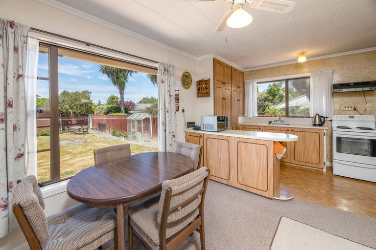 Photo of property in 4 Fenhall Street, Russley, Christchurch, 8042