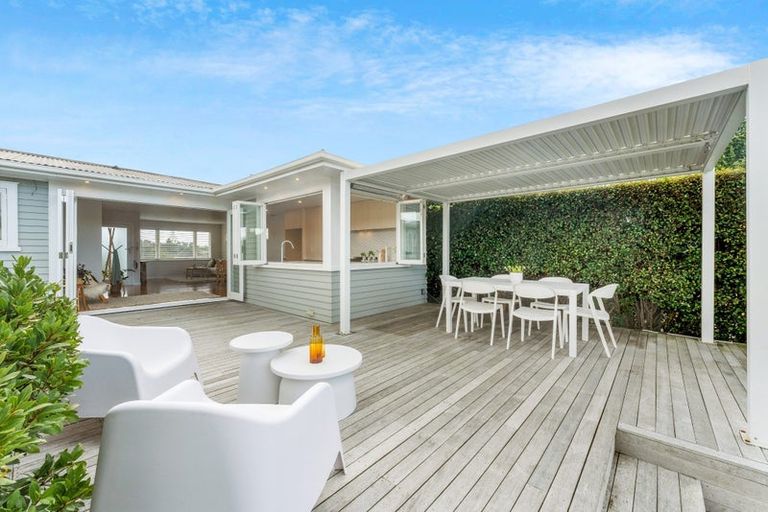 Photo of property in 46 Matipo Road, Te Atatu Peninsula, Auckland, 0610