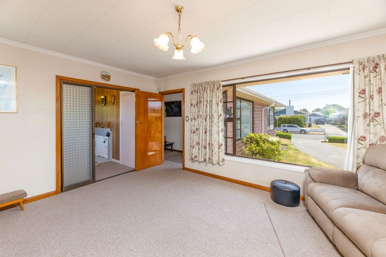 Photo of property in 4 Fenhall Street, Russley, Christchurch, 8042