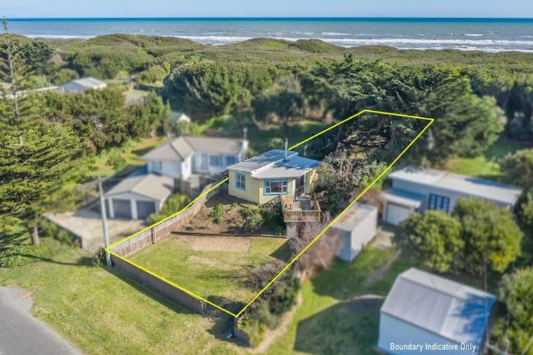Photo of property in 24 Hunia Terrace, Himatangi Beach, Foxton, 4891