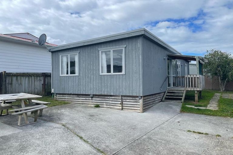 Photo of property in 2 Caserta Place, Clover Park, Auckland, 2023