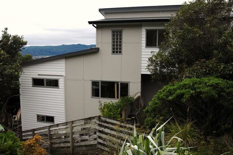 Photo of property in 58 Miromiro Road, Normandale, Lower Hutt, 5010