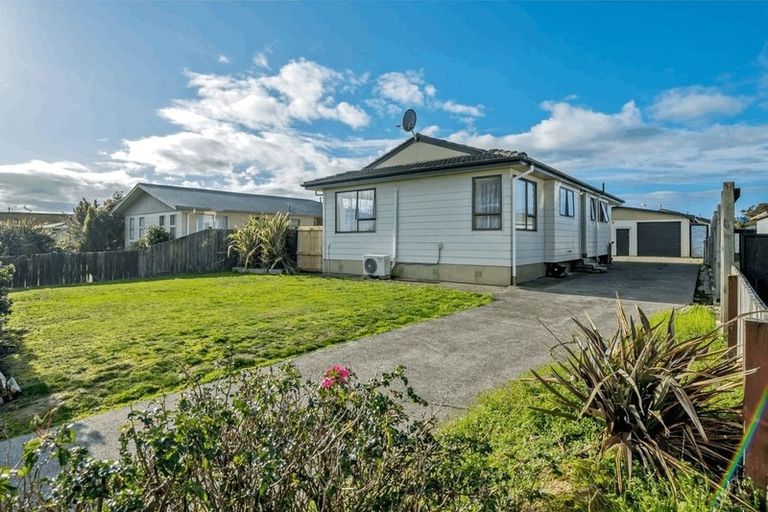 Photo of property in 9 Colonial Place, Kelvin Grove, Palmerston North, 4414