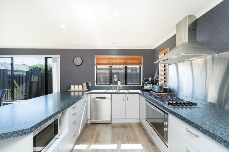 Photo of property in 23 Geneva Terrace, Kelvin Grove, Palmerston North, 4414