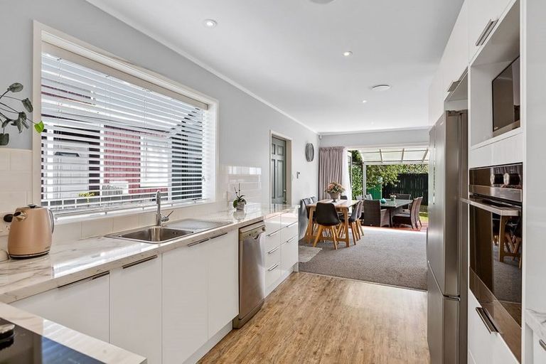 Photo of property in 1/12 Doment Crescent, Orewa, 0931