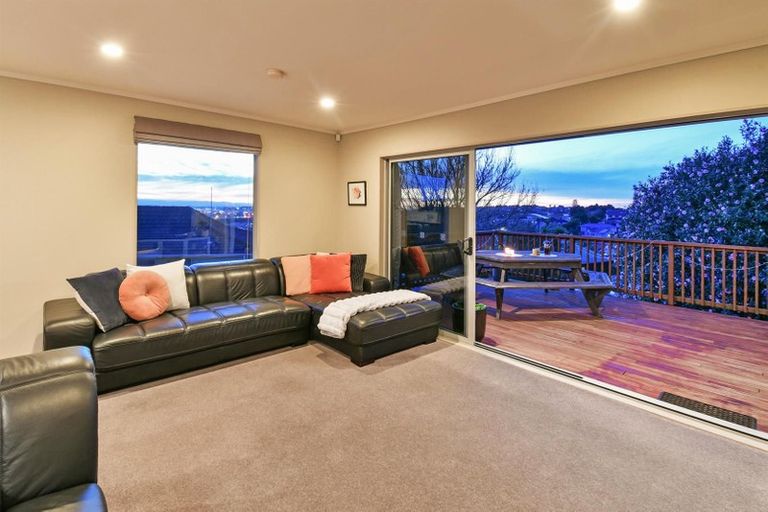 Photo of property in 42 Banyan Drive, Totara Heights, Auckland, 2105