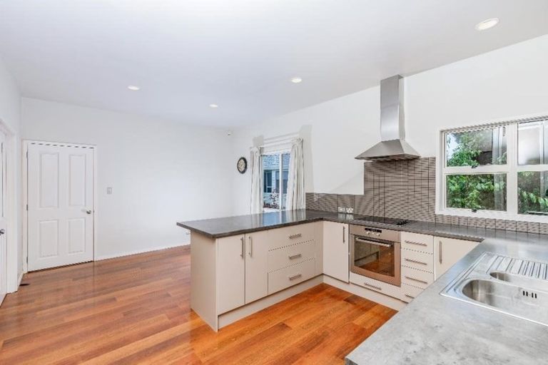 Photo of property in 17 Highwood Grove, Torbay, Auckland, 0630