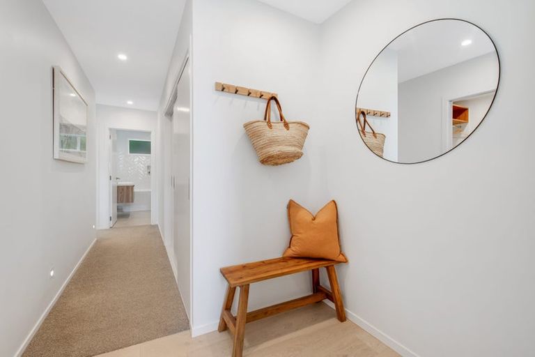 Photo of property in 10 Pohutukawa Avenue, Red Beach, 0932