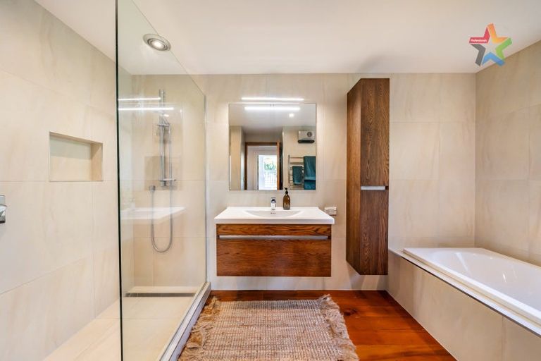 Photo of property in 100 Korokoro Road, Korokoro, Lower Hutt, 5012