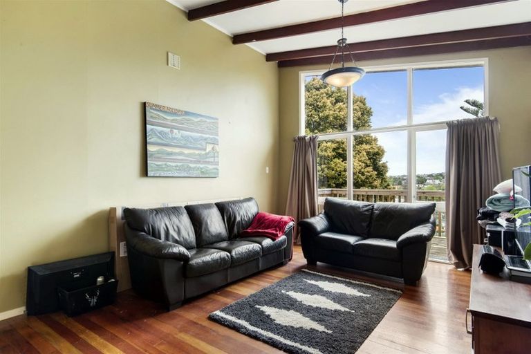 Photo of property in 118 Carlisle Road, Browns Bay, Auckland, 0632