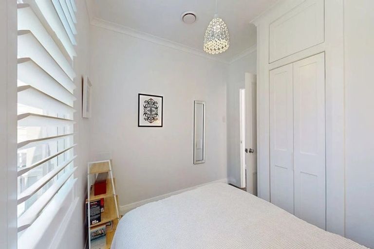 Photo of property in 32 Medway Street, Island Bay, Wellington, 6023