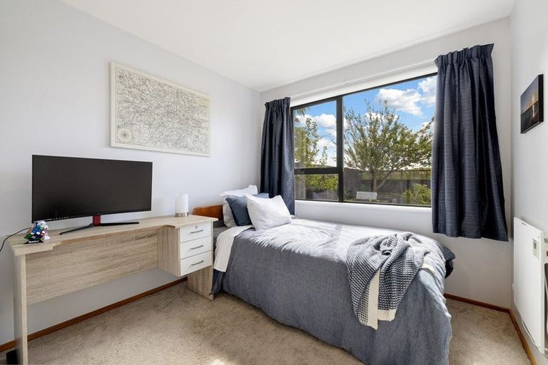Photo of property in 20 Sheraton Place, Redwood, Christchurch, 8051