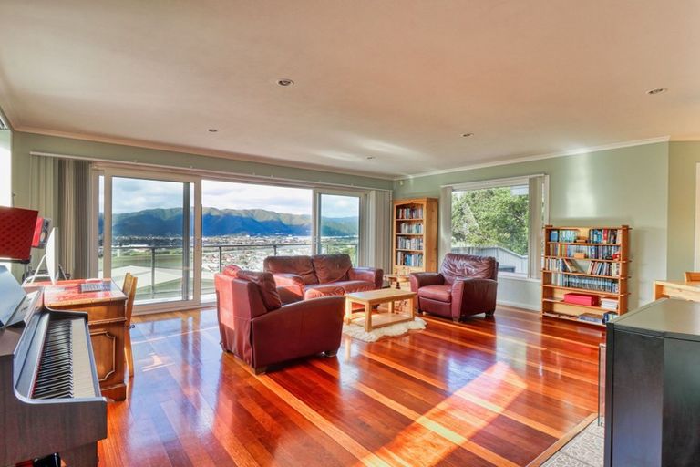 Photo of property in 7 Jacaranda Grove, Maungaraki, Lower Hutt, 5010