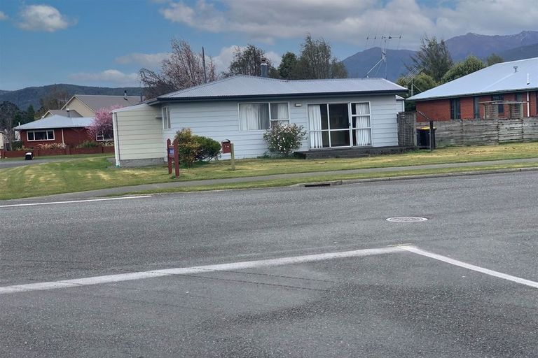 Photo of property in 14 Pop Andrew Drive, Te Anau, 9600
