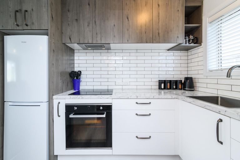 Photo of property in 2/299 Ruahine Street, Terrace End, Palmerston North, 4410