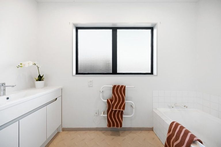 Photo of property in 32 Moreland Avenue, Pukete, Hamilton, 3200