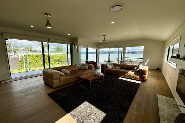 Photo of property in 62 The Terrace, Herald Island, Auckland, 0618