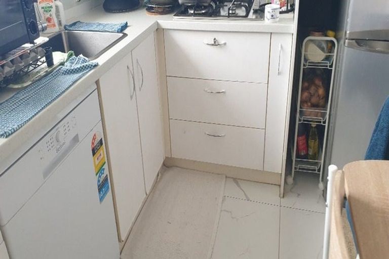 Photo of property in 13a Waari Avenue, Sunnyvale, Auckland, 0612