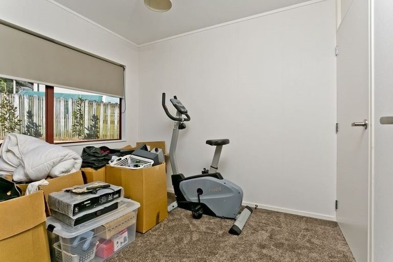 Photo of property in 18 Mallard Place, Unsworth Heights, Auckland, 0632