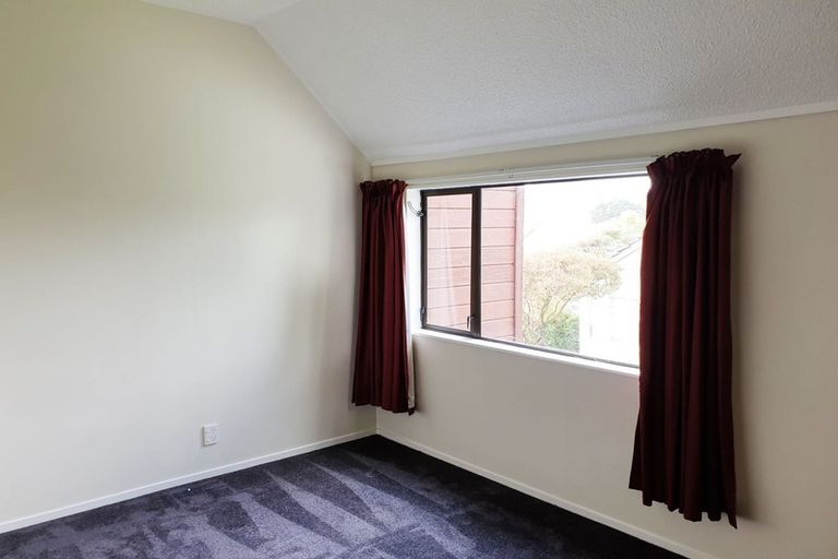 Photo of property in 2/17u Randwick Crescent, Moera, Lower Hutt, 5010