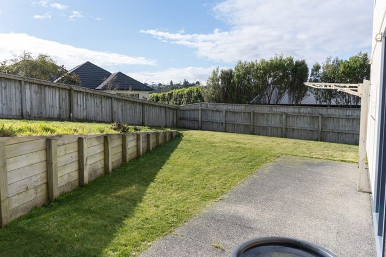 Photo of property in 5 Kaweka Close, Aotea, Porirua, 5024