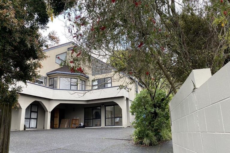 Photo of property in 211 Chelsea View Drive, Chatswood, Auckland, 0626