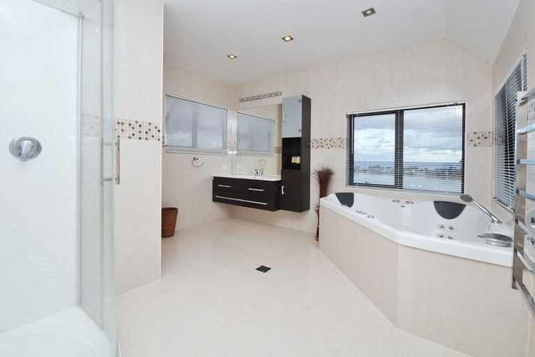 Photo of property in 19 Ridge Road, Tairua, 3508