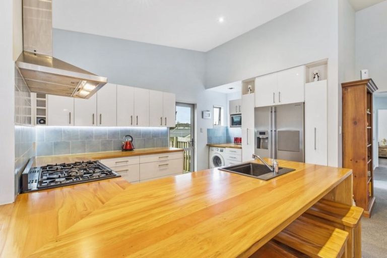 Photo of property in 5a Collingwood Road, Waiuku, 2123