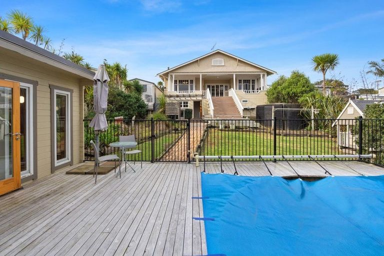 Photo of property in 23a Shakespear Road, Army Bay, Whangaparaoa, 0930