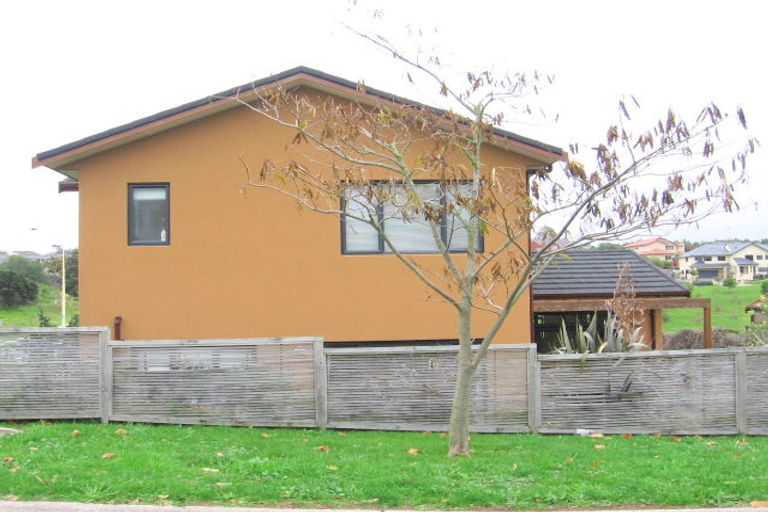 Photo of property in 2 Maryann Place, Greenhithe, Auckland, 0632