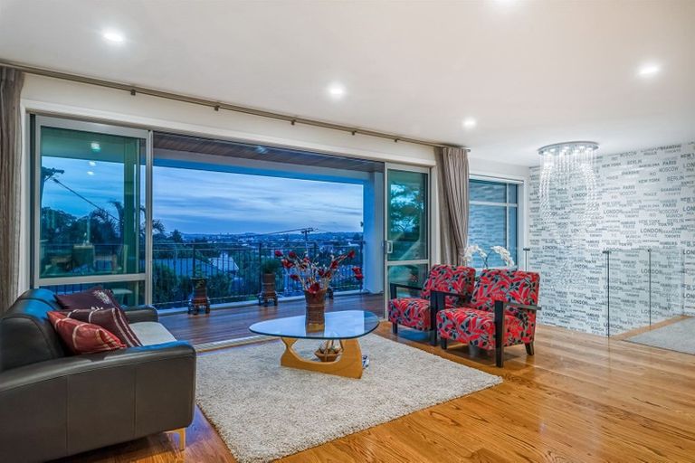 Photo of property in 13a Parr Terrace, Castor Bay, Auckland, 0620