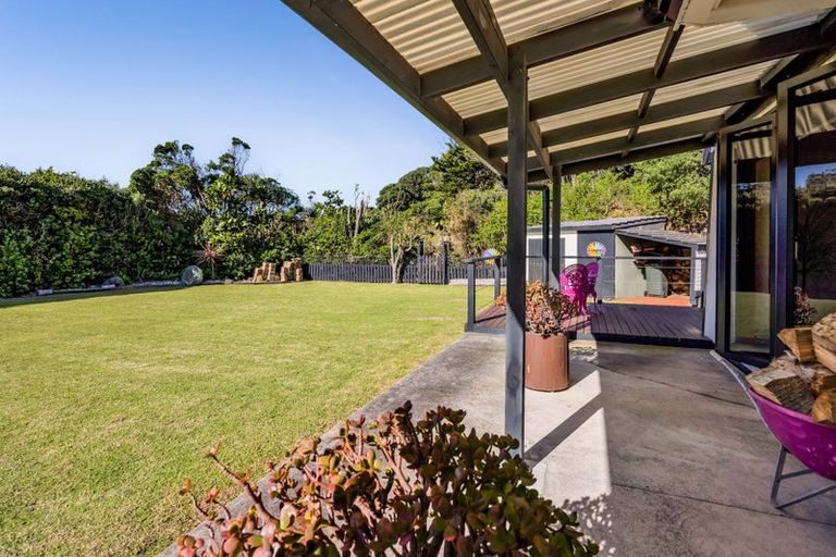 Photo of property in 9 Beach Road, Patea, 4520